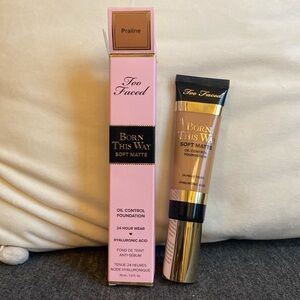 Too faced born this way soft matte oil control foundation - Praline
